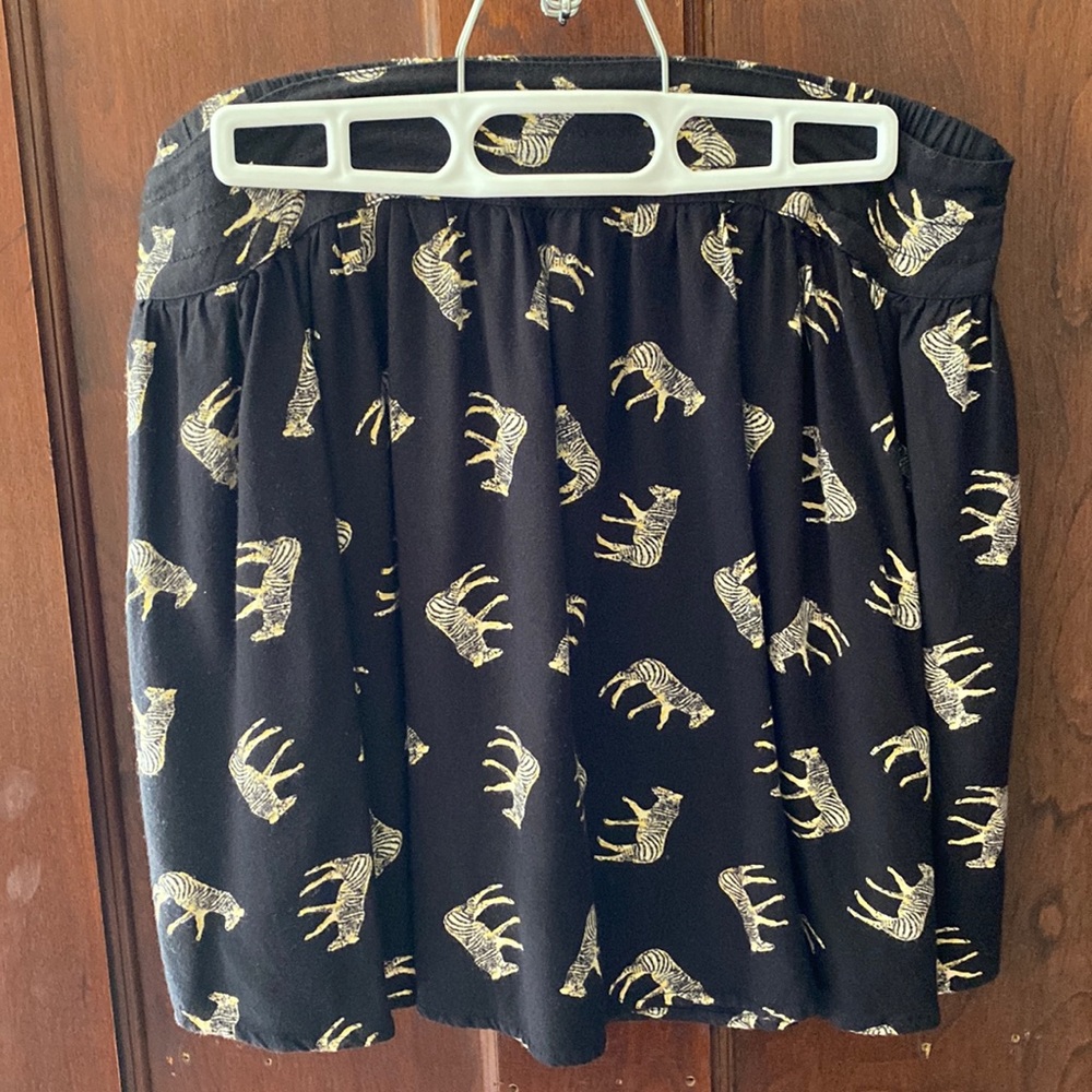 Black miniskirt with zebras and elastic waist, L